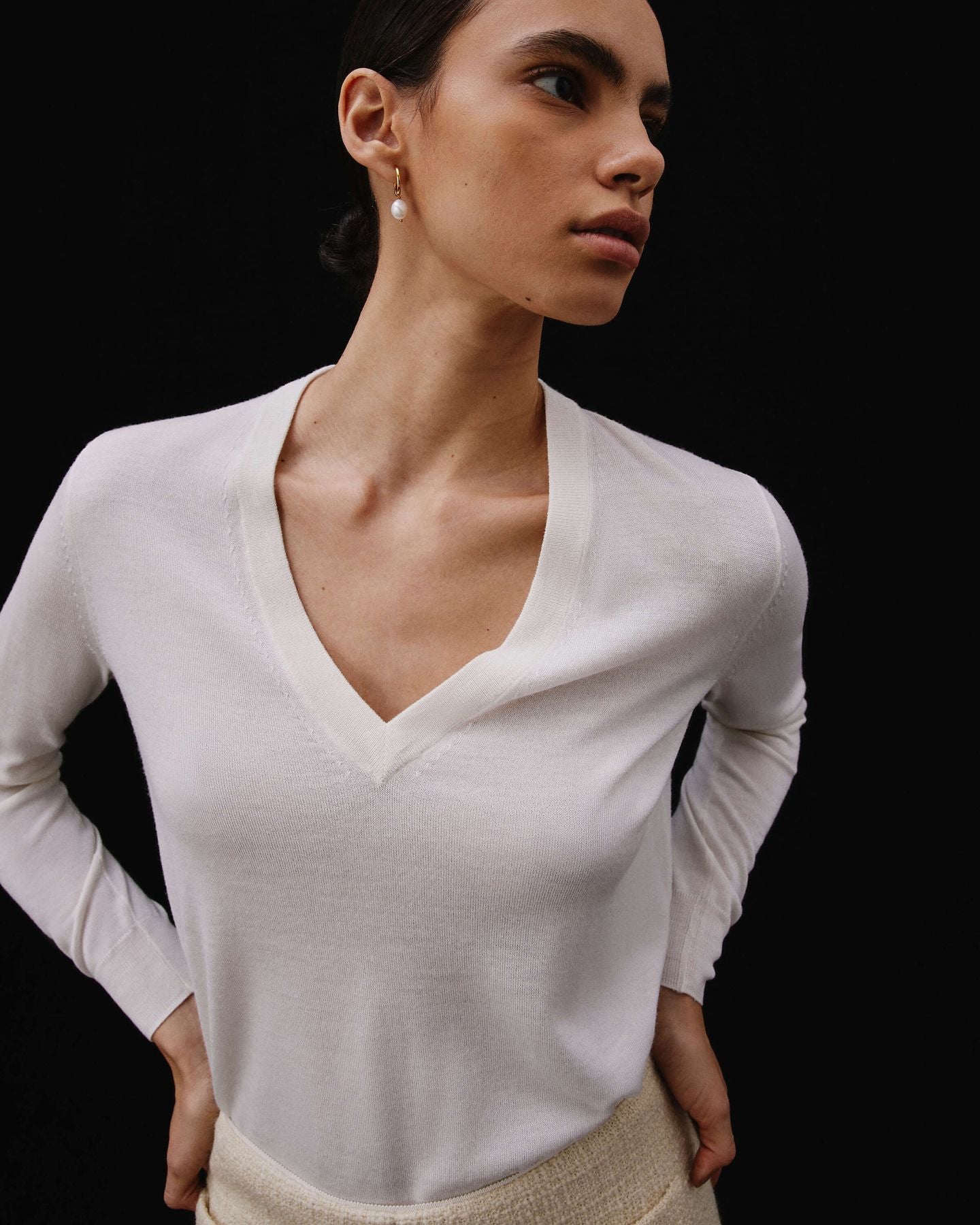 MAGLIA SCOLLO A V IN LANA, SETA, CACHEMIRE