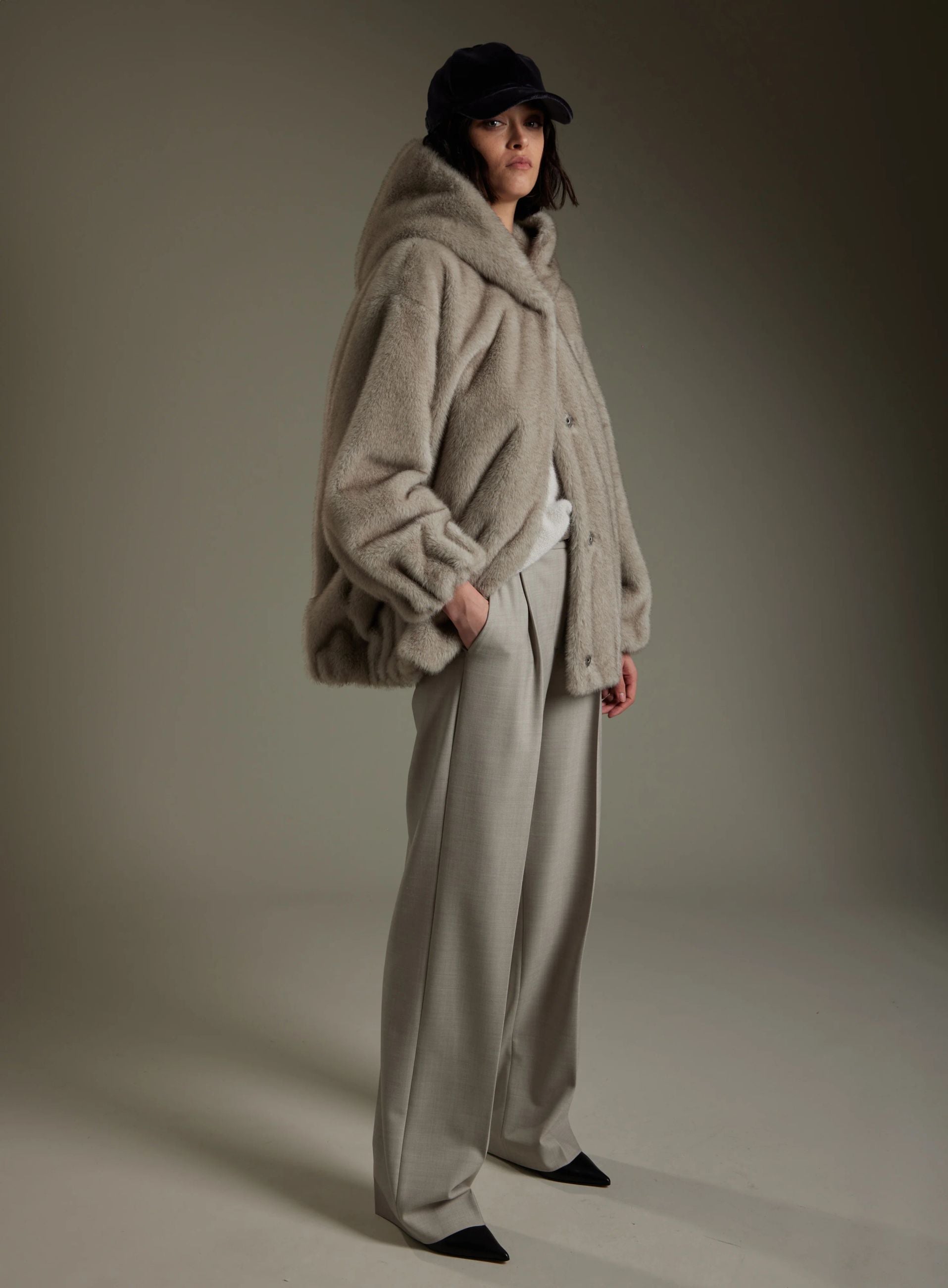 Bomber In Eco-Pelliccia con Cappuccio